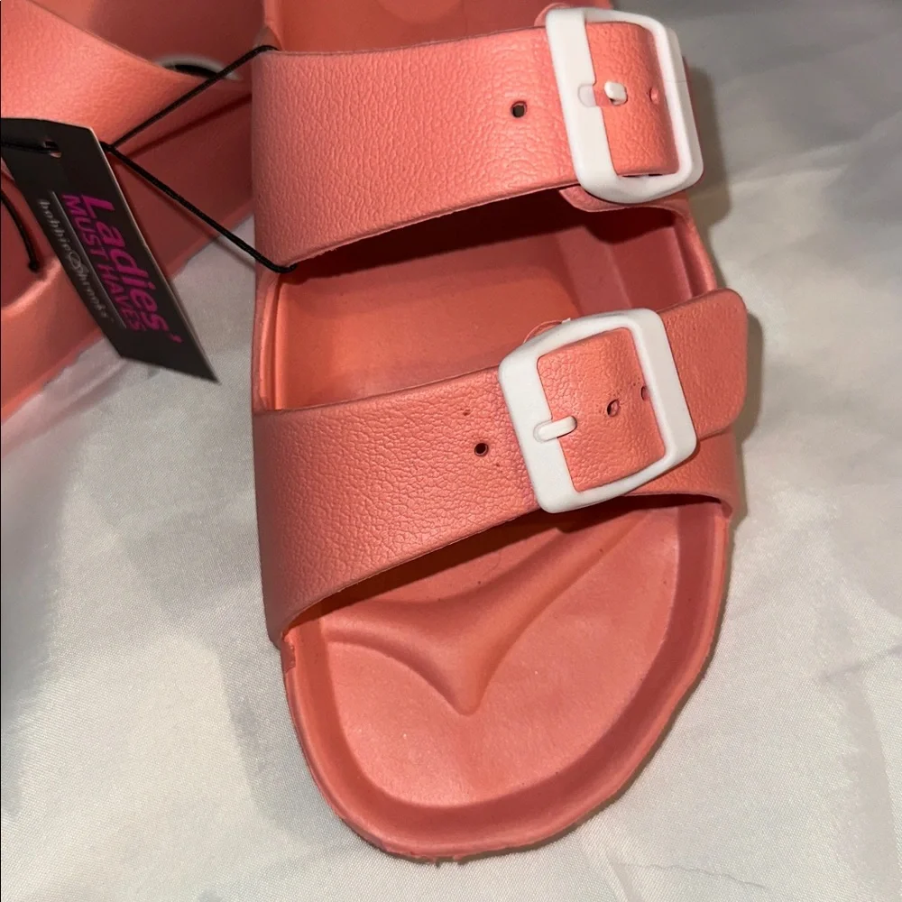 Bobbie Brooks size 8-9 Adjustable Buckle slide Sandals